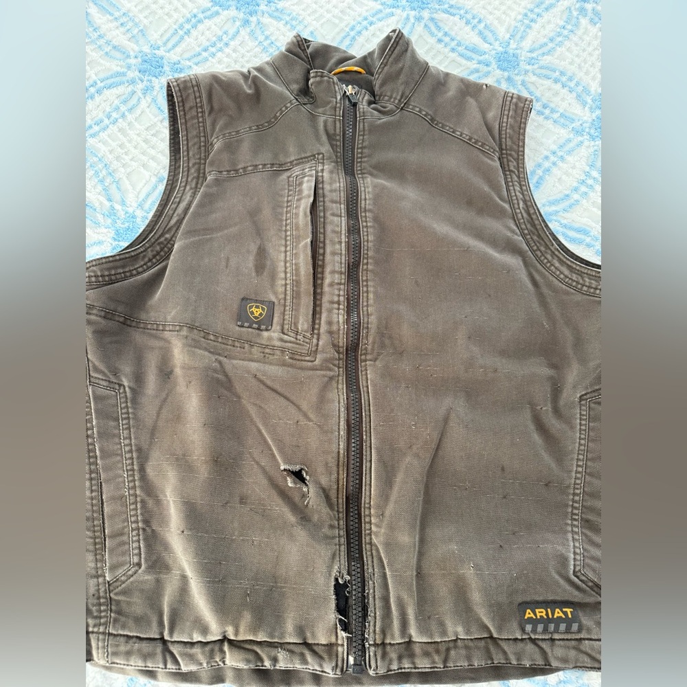 Men’s distressed Ariat vest XL - Picture 2 of 6